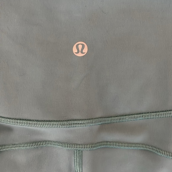 Lululemon In Movement Crop Everlux 19" Inseam in Pacific Breeze - Size 4 - Picture 7 of 9